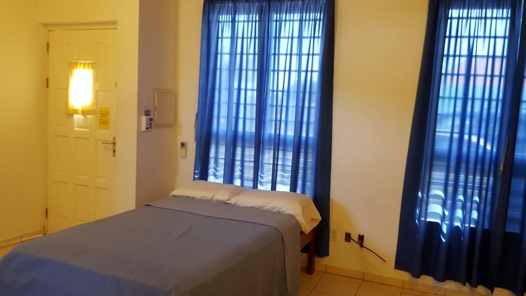 Orange Rembrandt Studio Apartments ウィレムスタッド エクステリア 写真